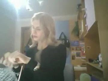 ezrafindom model from cb