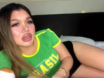 issy_xo model from cb