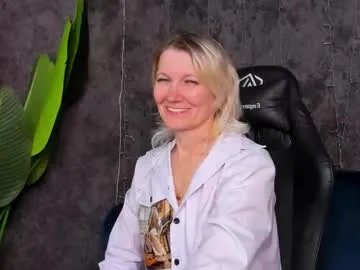 julie_lucasss — GOAL: air kiss [33 tokens remaining] Share the pleasure of today with me! #new #milf #mature #skinny #blonde