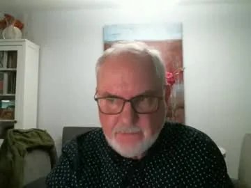 loop102 on Chaturbate 