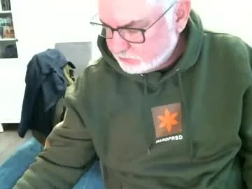 loop102 on Chaturbate 