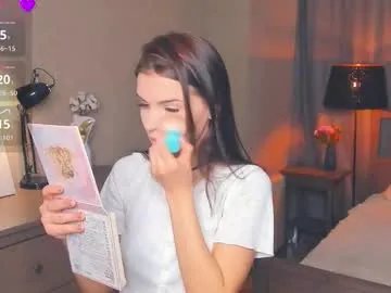 synne_glows on Chaturbate 