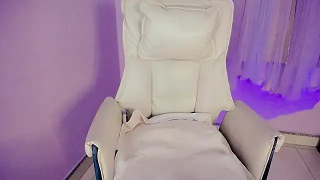 __18Angel__ on StripChat 