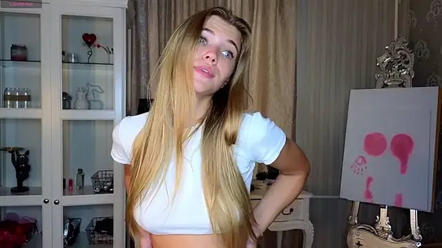 AnneFoxy on StripChat 