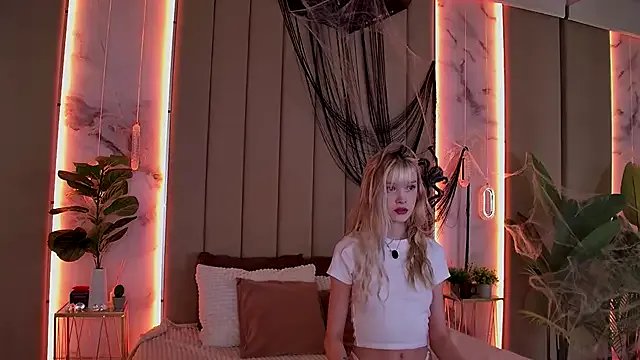 BellaSecrett on StripChat 