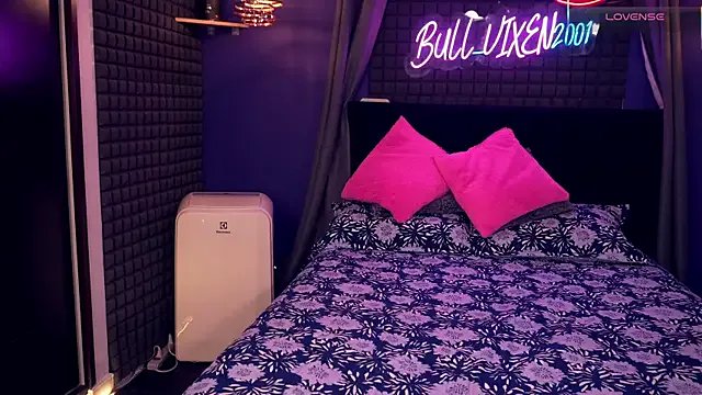 bull_vixen2001 on StripChat 