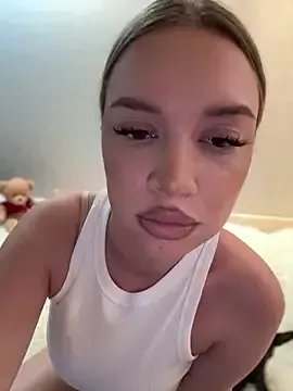 bunnyrich on StripChat 