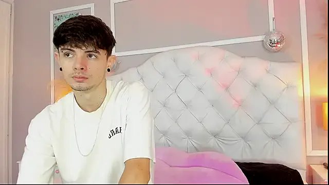 connor_and_angel on StripChat 