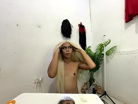 ella_foxtrot on StripChat 