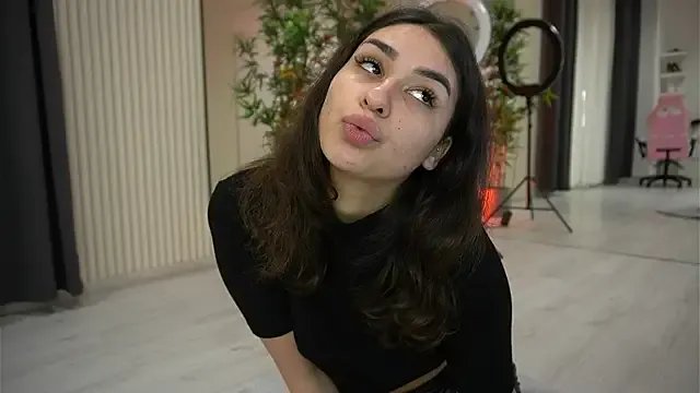 EmmaBlanco on StripChat 