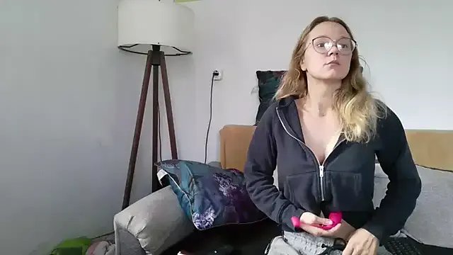 little-leni on StripChat 