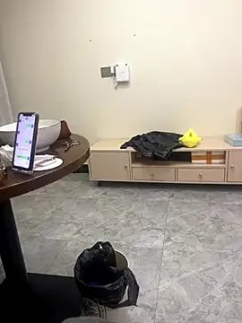 qiqi2000 on StripChat 