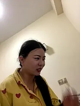 qiqi2000 on StripChat 