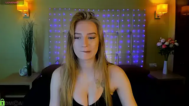 Stacy_River room chat