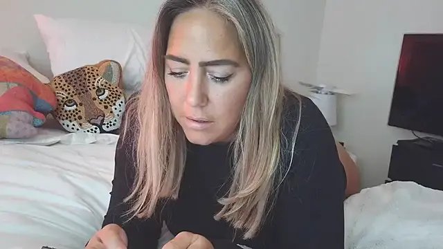 sunshinekisses on StripChat 