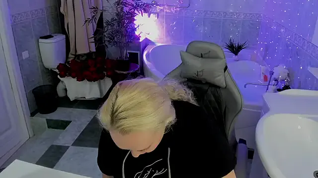 ViolaSmithh room chat