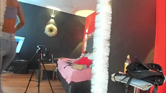 YayaHilton on StripChat 